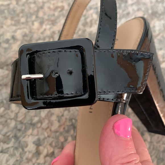 ANTONIO MELANI Black Strappy Heels with Chunky Heel - Picture 12 of 14